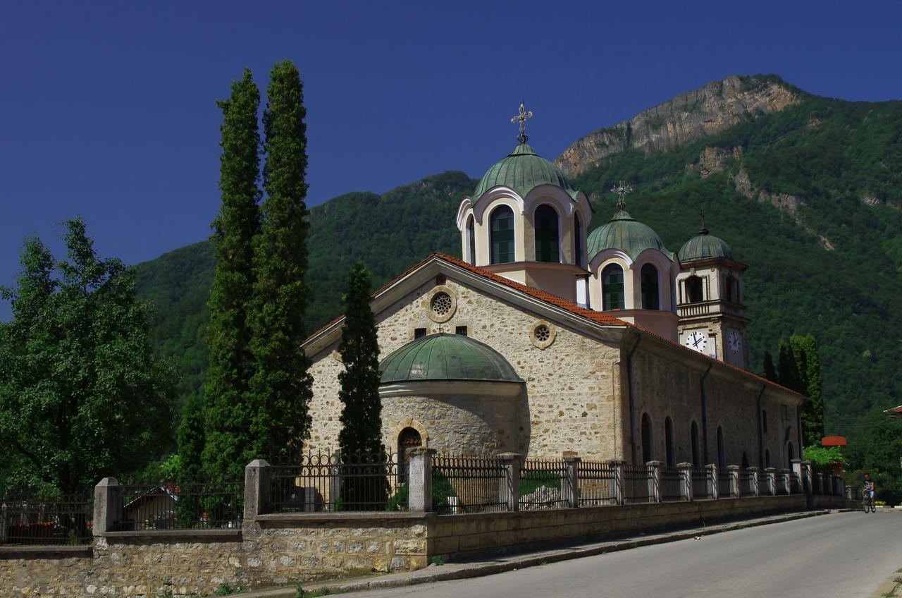 Семеен Хотел Вит Teteven Exterior photo
